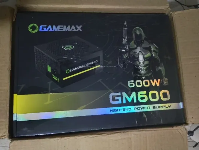 Fonte Gamemax 600W GS600 - Nova, Lacrada na Caixa".