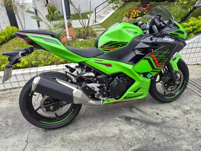 Ninja 400 KRT 2024 em excelente estado