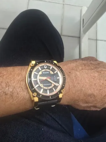 Relógio Bulova por 2.000 reais para vender rápido.