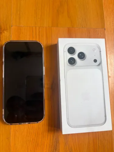 Vendo ou troco iPhone 17 Pro 256 gb na garantia da Apple bateria 100% 