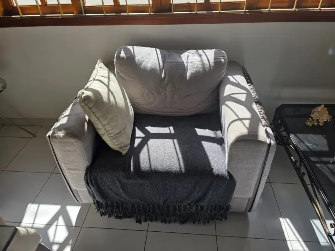 Vendo sofá e poltrona