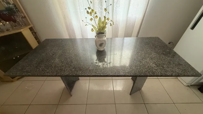 Mesa de jantar de mármore