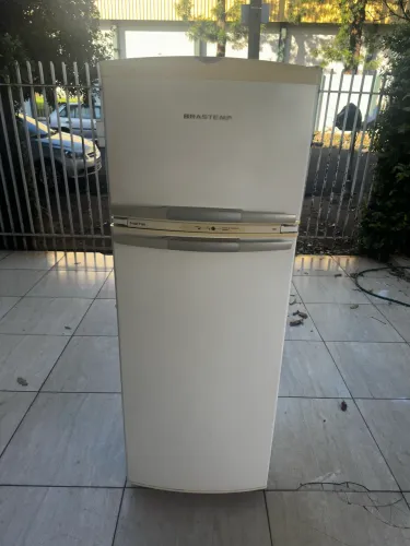 Geladeira frost free de 324 litros