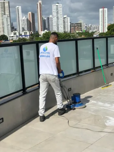 Limpeza e revitalização de piso Recife/ Olinda