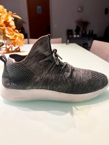 Tênis Importado Skechers original. Usado apenas 1 vez