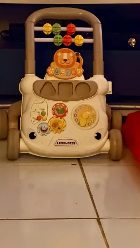 ANDADOR INFANTIL PERFEITO NOVO, TOCANDO MÚSICA,  COMPLETO  COM TODAS AS PEÇAS!