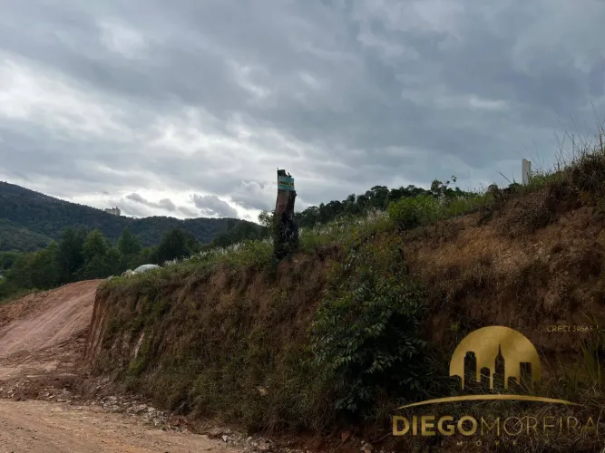 Terreno à Venda em Franco da Rocha 2.000 m² em aclive