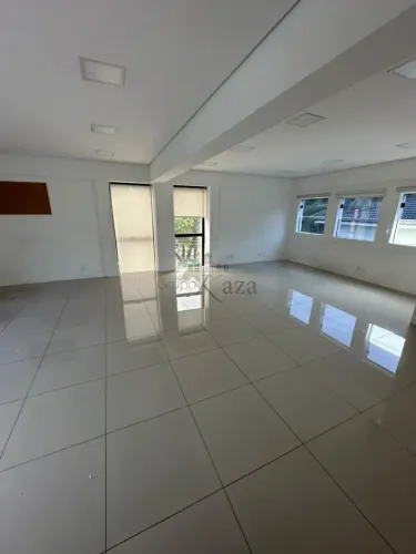 Prédio Comercial - Sumaré - 11 Salas - 580m².