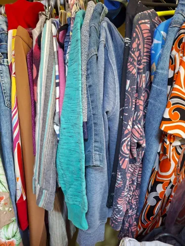 Roupas de reuso pra brecho