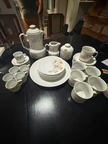 Jogo de Chá e Café Antigo em Porcelana - Floral - Completo