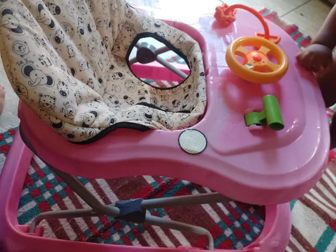 Vendo andador infantil menina