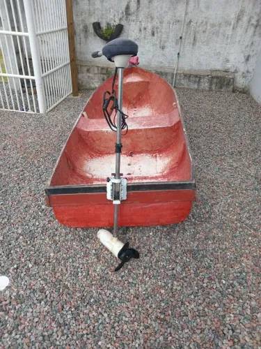 Vendo Barco e Motor Elétrico .