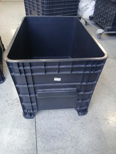 Caixa plástica  370 lts 