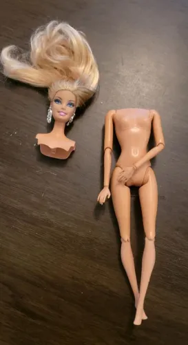 Barbie Fashionistas Swappin' Styles Glam de 2011 corpo e busto
