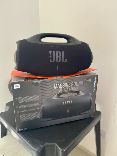 Boombox 4 menos de um mês de uso passo cartão 