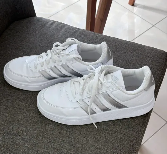 Tênis Adidas 