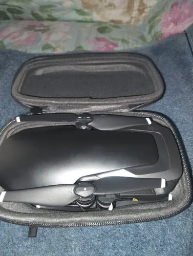 Vendo este lindo drone Mavic Air 4k obs:a bateria não está carregando...