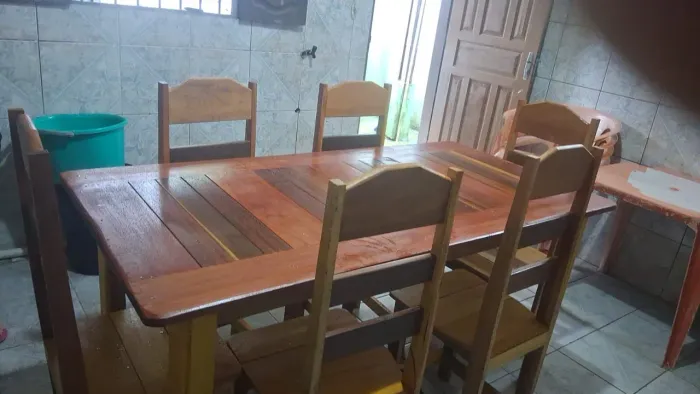 Mesa com 6 cadeiras