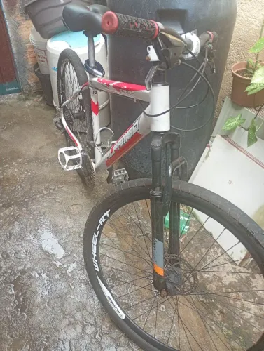 Vende se uma  bicicleta aro 29