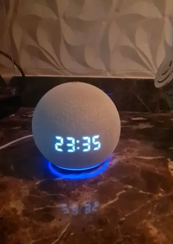 Alexa Echo Dot 5 com relógio