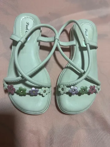 Sandália branca infantil