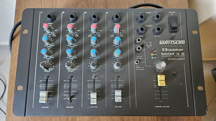 Mesa de som Ciclotron Wattsom MXM 4 canais