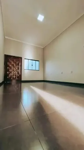 Casa Espaçosa no Portal do Valle com 4 Vagas de Garagem e Amplo Quintal