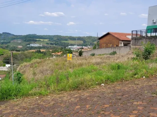 Terreno de esquina, 380,41m² com vista para a Rodoviária Nova de Beltrão - Fco Beltrao