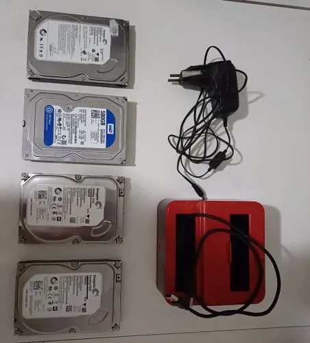Dock Station + 4 HDs Sata 3.5 (3tb totais)