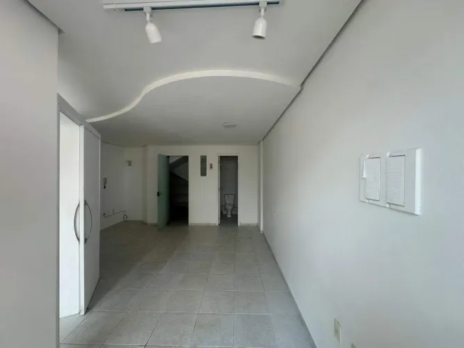 Sala Comercial para Aluguel no Centro de Balneário Camboriú Ideal para Seu Negócio