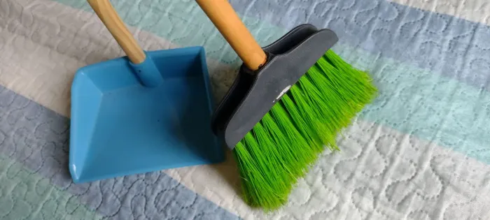 VASSOURA E PAZINHA PARA CRIANÇAS