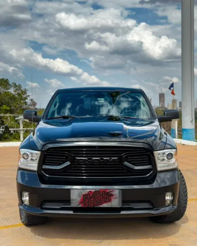 Ram Classic Laramie Night Edition 5.7 V8 16V Gasolina 4X4 Aut. 2023