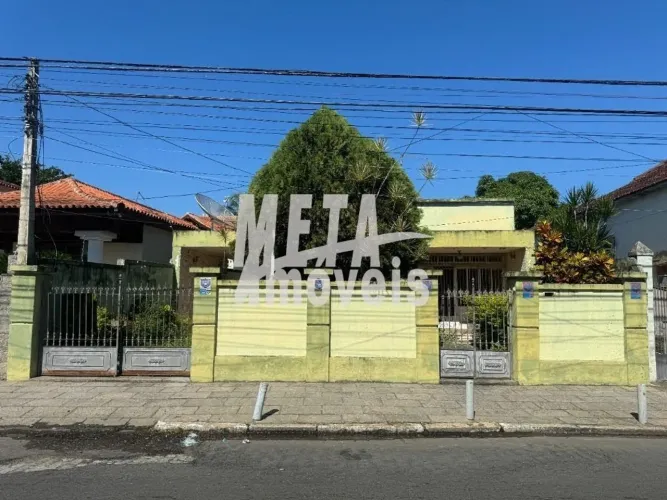 Casa com 3 dormitórios à venda, 256 m² por R$ 900.000 - Centro - Campos dos Goytacazes/RJ