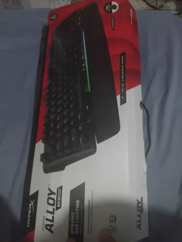 Vende-se esse teclado gamer mecânico novo ótimo estado precinho top ele