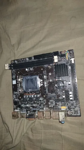 Placa-mãe Bluecase H61 LGA 1155 + 4GB DDR3 - Com defeito / Para reparo