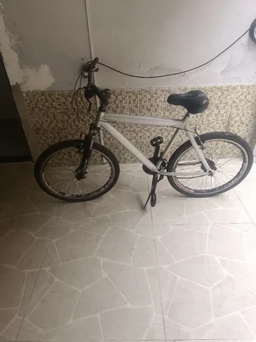 Bicicleta de alumínio aro 26
