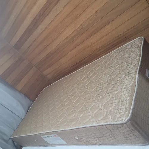 Vendo colchão de solteiro marca ortobom.