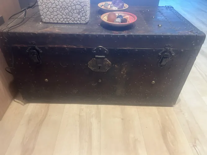 Baú Antigo / Baú Vintage Decorativo - Estilo Colonial com Tachas