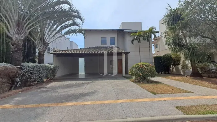 Casa de Condomínio com 3 Dormitórios, 3 Suítes, 4 Vagas e com 220M² - Jardins Atenas