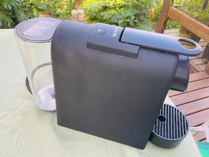 Cafeteira Nespresso  Essenza Mini - 220v - preta - ótimo estado 