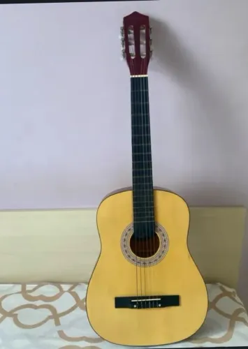 Violão da marca Austin