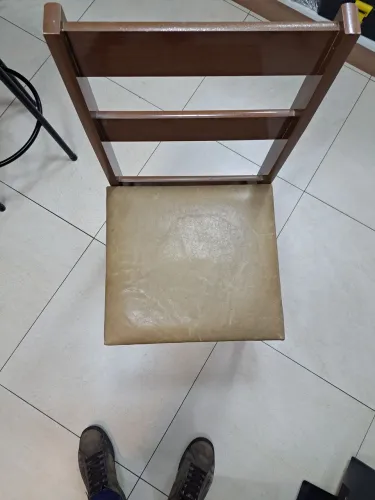 Cadeira couro legítimo