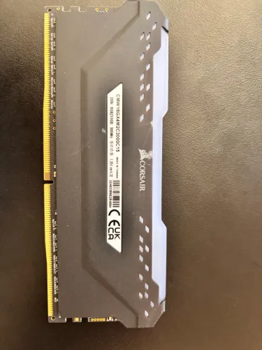 Memoria 16gb 2x8 vengeance ddr 4 RGB cl15