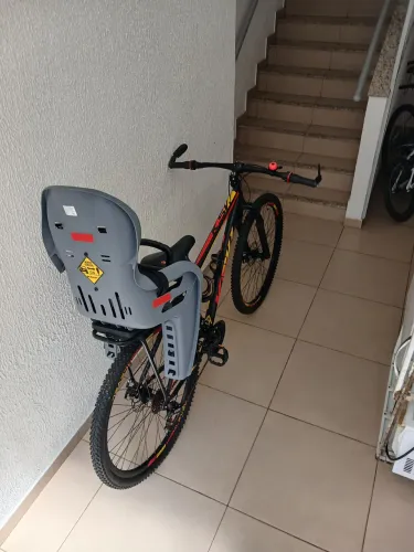 Bicicleta aro 29 ótimo estado com cadeirinha