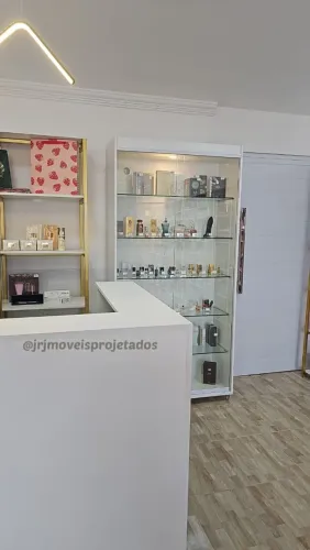 Estante Vitrine (Com Portas de Vidro)