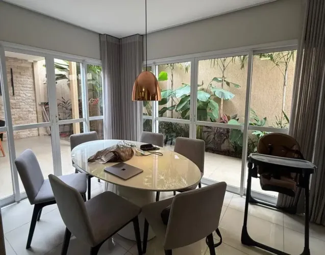 Sobrado de 220 m² no Condomínio Village Paradiso 1