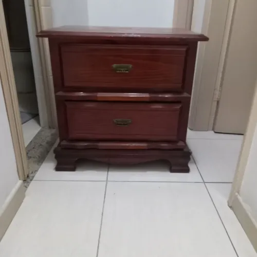 Mesa de Cabeceira de Madeira Maciça
