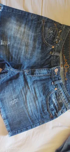 Vende-se um short jeans feminino da MOB !!!SEMI NOVO!