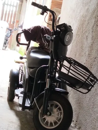 Vendo moto triciclo elétrica