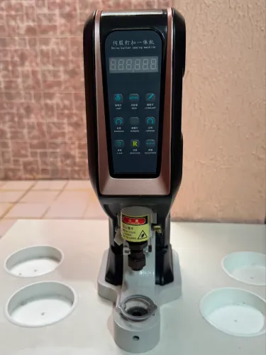 Máquina eletrônica pra pregar botão, olhões etc